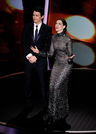 Illustration for article titled Anne Hathaway's Gazillion Different Oscars Gowns